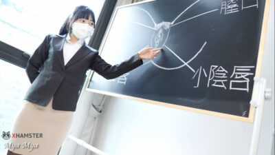 Pendidikan Seks diajarkan oleh Guru Wanita Horny,